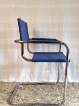 Fauteuil « cantilever» design Bauhaus en cuir bleu – années 