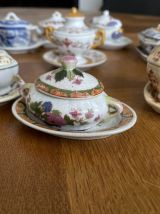 Collection de 10 soupières miniature en porcelaine 