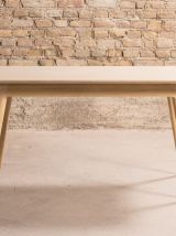 Table à manger avec un plateau en stratifié couleur muscade,