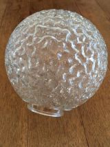 2 Gros globes ronds en verre moulé transparents