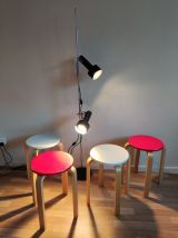 tabourets empilables scandinaves rouge