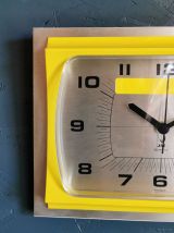 Horloge formica vintage pendule murale silencieuse Jaz jaune