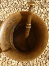 mortier et pilon ,bronze ,vintage