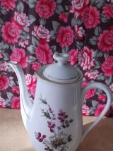 Cafetiere  décor floral  porcelaine Lourioux Foecy, 1930