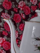 Cafetiere  décor floral  porcelaine Lourioux Foecy, 1930