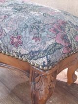 Tabouret de pied en bois/ motif floral style Louis XV