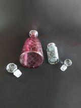 lot de 2 flacons en verre ciselé rose et gris