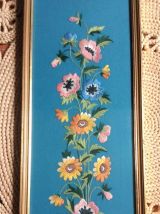 Paire de cadres en broderie (décor floral) 