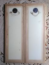 Paire de cadres en broderie (décor floral) 