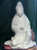 Statuette porcelaine GuanYin ou Kwan Yin assise Ancien 