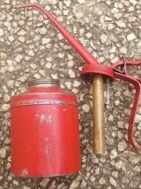Burette à huile Wesco rouge , vintage