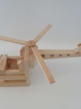 hélicoptère en bois avec hélices tournantes
