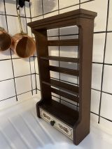 Etagère à épices