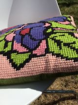 Coussin laine grandes fleurs 