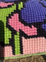 Coussin laine grandes fleurs 