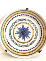 Nevers ou Auxerrois, assiette en faïence vers 1800 