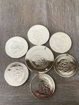 6 dessous de verres ou bouteilles en métal argenté 
