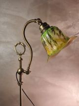 lampe de bureau laiton  1900 a 30s    avec tulipe verre pein
