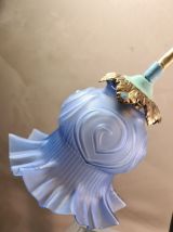 lampe peint laiton et socle etain  jolie tulipe bleu  quelqu