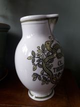Vase vintage avec une décoration pot d'herboriste