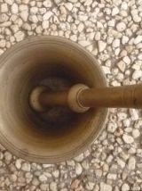 mortier bronze avec son pilon , vintage