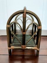 Porte-revues indonésien en bambou et rotin vert