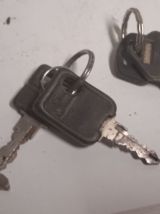 ANCIEN Clés françaises et anglaises assorties.