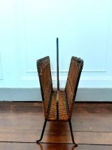 Porte-revues fer et rotin style Raoul Guys 1950