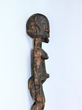 ‌Statuette féminine ancienne du Nigéria. 