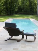 Fauteuil en cuir bleu  Kroken avec repose-pieds designe Ake 