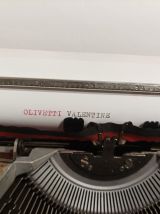 Machine à écrire valentine Ettore Sottsass Olivetti made in 