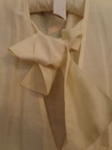 chemisier blouse soie beige manche courte et col lavallière