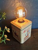 Lampe vintage chevet bureau métal crème carré "Avo"