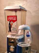 lot de 2  distributeurs  model acrilique felé voir photos  p