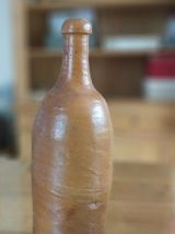 Bouteille ancienne tournée à la main