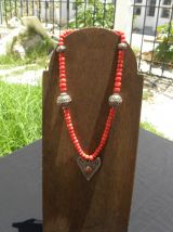 Vintage collier corail avec Fibules bijoux berbère en argent