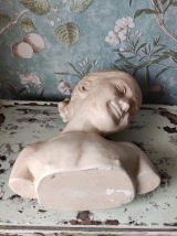 buste jeune fille en plâtre