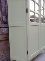 Armoire vitrine parisienne