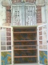 Armoire vitrine parisienne