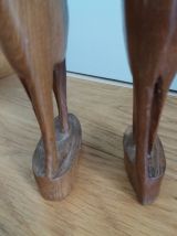 Antilopes sculptées en bois style brutaliste