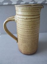 Pichet céramique signé