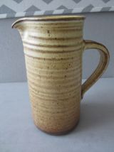 Pichet céramique signé