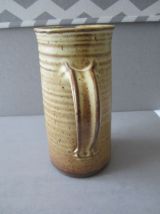 Pichet céramique signé