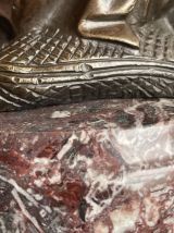 Statue en bronze fille priante signée