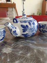 Coffret porcelaine asiatique.1 theiére 4 tasses avec signatu
