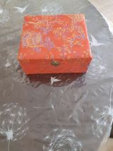 Coffret porcelaine asiatique.1 theiére 4 tasses avec signatu