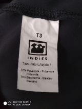 blouse noire avec voile sur la manches et tout le haut