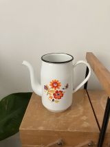 Théière vintage seventies en émail