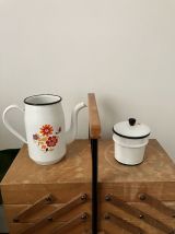 Théière vintage seventies en émail