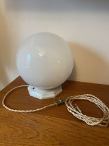 Lampe à poser Vintage boule en opaline et socle en faïence
